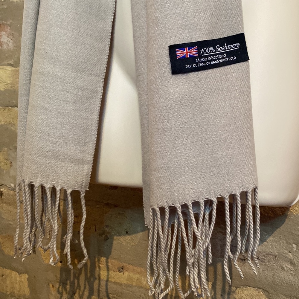 100% CASHMERE GRAY SCARF - Picture 2 of 4